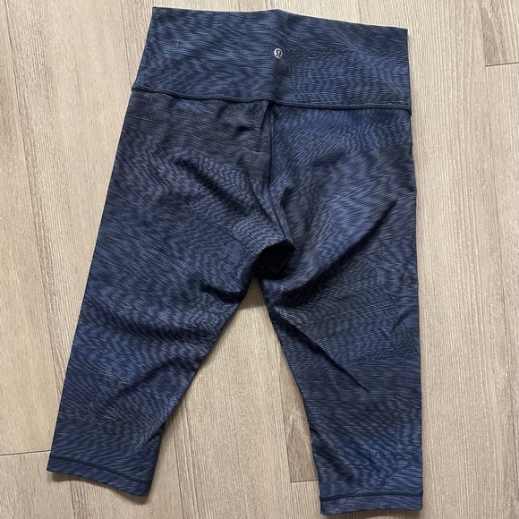 Lululemon Wunder Under Hi-Rise 1/2 Tight. Full-On Luxtreme 17" Size 8. - Picture 6 of 6